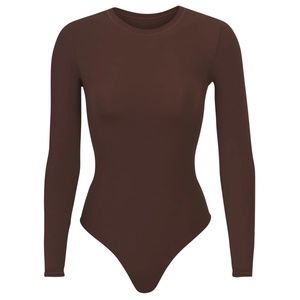 SKIMS "Fits Everybody" crew neck, long sleeve bodysuit. Size Medium, Cocoa color